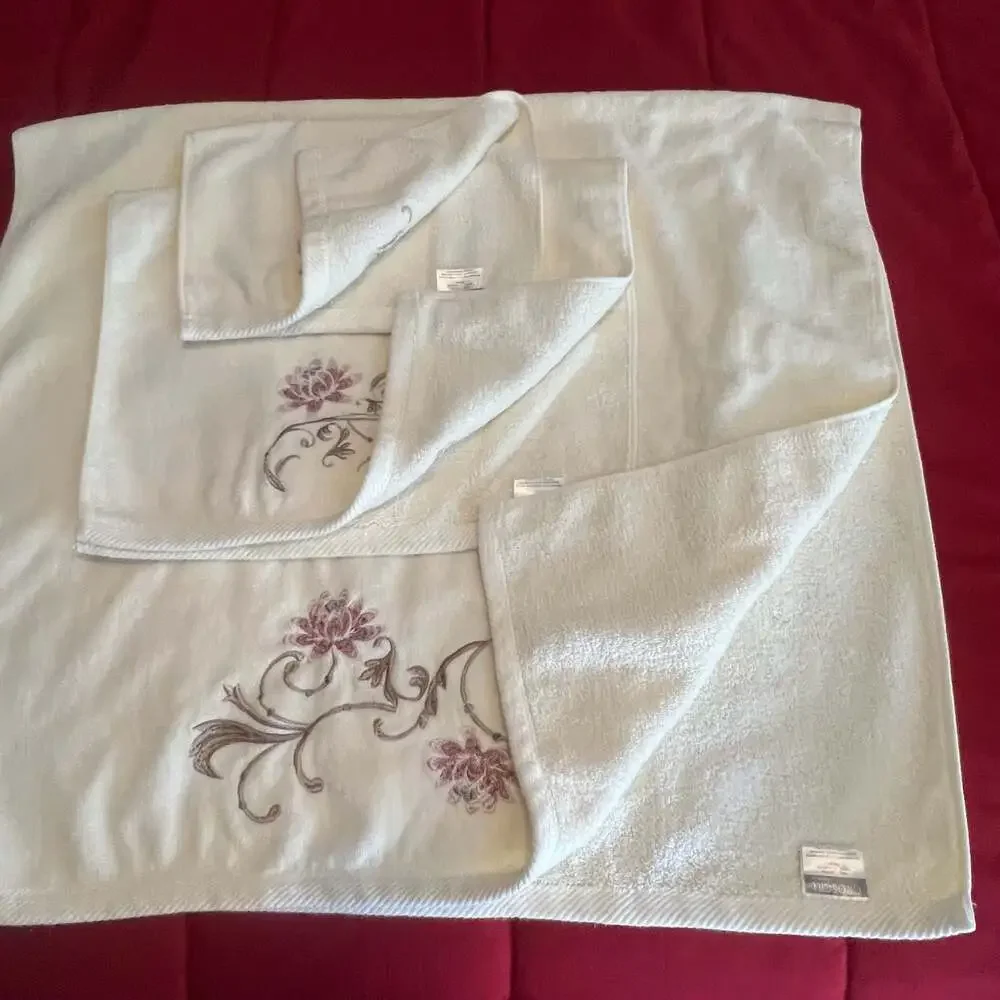 Croscill Home 3-Piece Embroidered Floral Scroll Towel Set - White, Mauve & Tan
